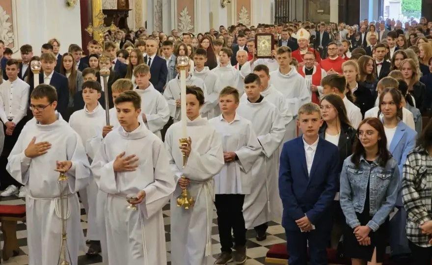 Ile biskup bierze za bierzmowanie? Sprawdź, co musisz wiedzieć