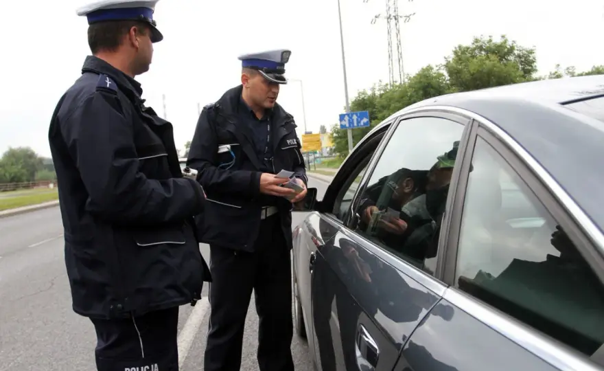 Kiedy policja może przeszukać auto bez nakazu - poznaj swoje prawa kierowcy