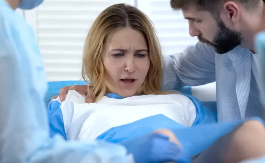 Bóle przepowiadające poród: 8 objawów, które musisz znać