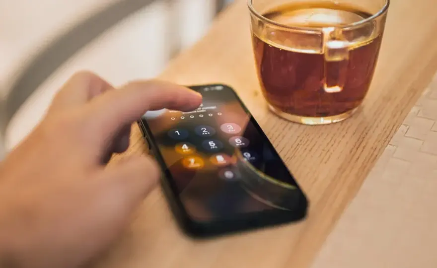 Jak sprawdzić hasło na fb na telefonie? Wskazówki krok po kroku