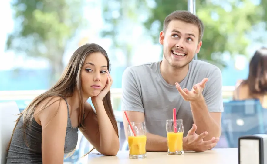 Jak flirtować na pierwszej randce: 10 skutecznych porad