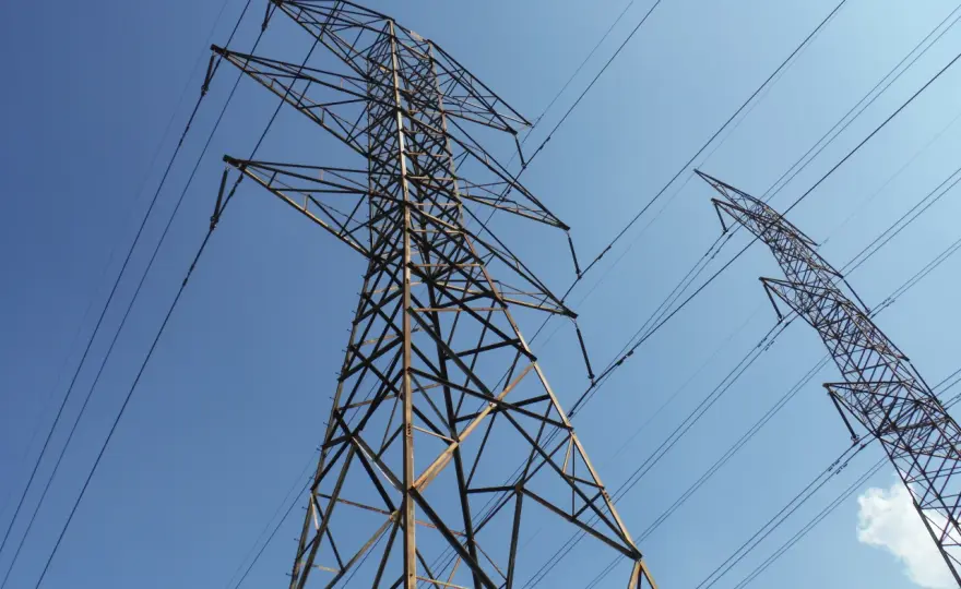 Ile kosztuje 1 kWh energii elektrycznej? Aktualne ceny prądu w Polsce [2021]