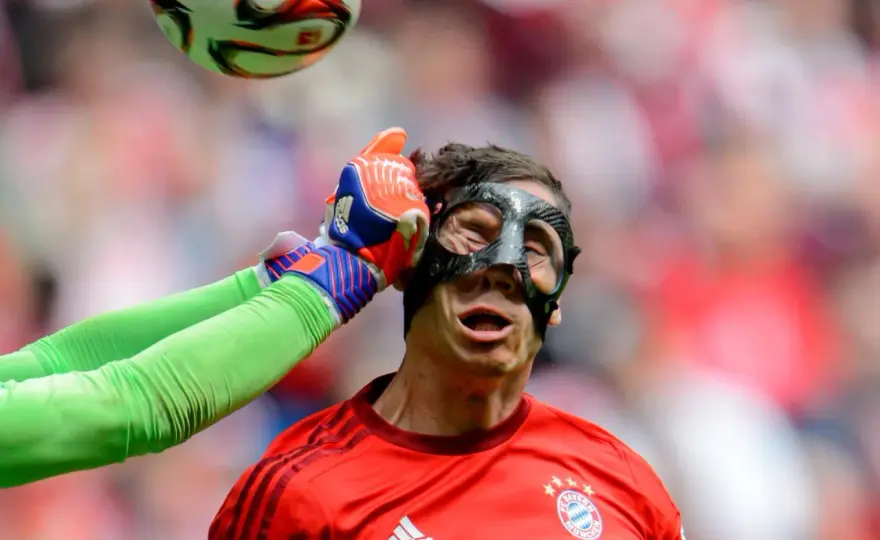 Dlaczego Lewandowski grał w masce? Szokująca prawda o kontuzji