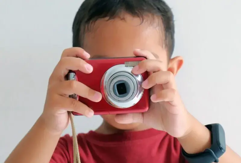 Najlepszy aparat fotograficzny dla dziecka – jak wybrać trwały i prosty w obsłudze model
