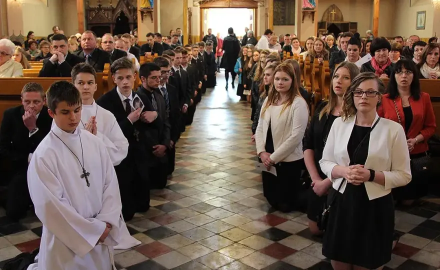 Czy osoba po rozwodzie może być świadkiem na bierzmowaniu? Odpowiedzi i wątpliwości
