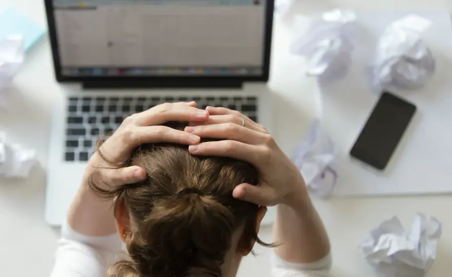 Uzależnienie od informacji: lęk informacyjny i jego konsekwencje