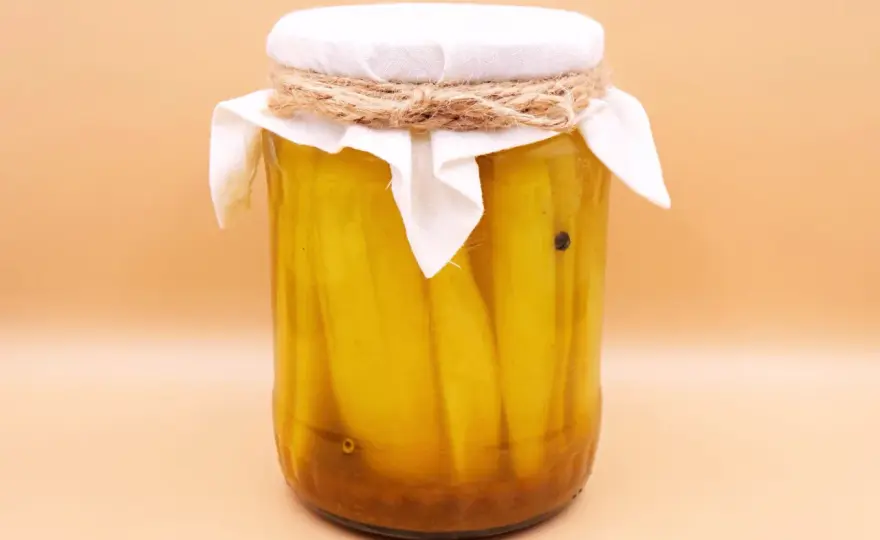 Jak zrobić ogórki z przyprawą curry, które zaskoczą Twoje kubki smakowe