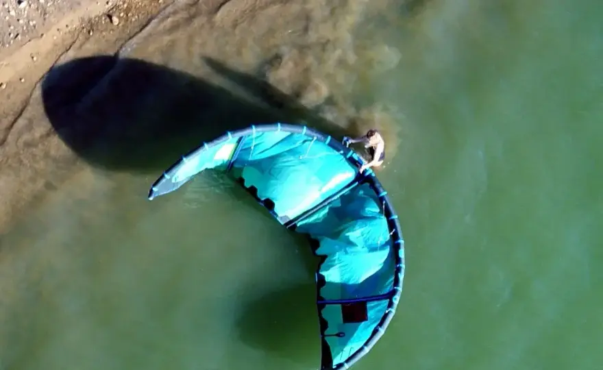Jaki latawiec do kitesurfingu wybrać, aby uniknąć błędów?