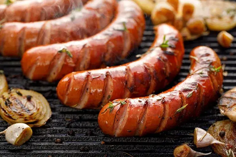 Ile waży kiełbasa z grilla? Zaskakujące różnice w wagach!