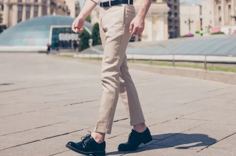 Jasne spodnie męskie stylizacje: Modne zestawy, które Cię zaskoczą