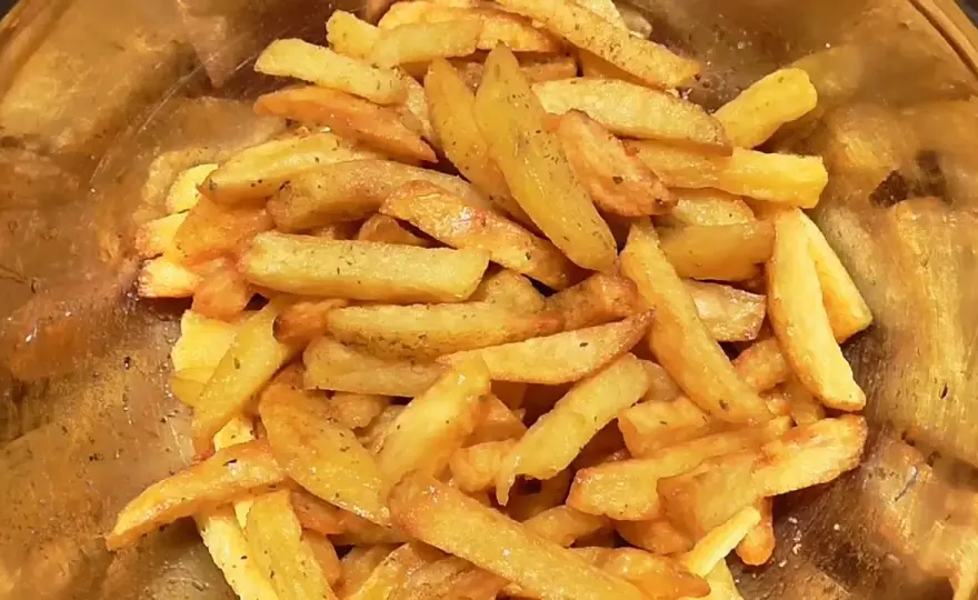 Jak usmażyć frytki na patelni, aby były chrupiące i pyszne