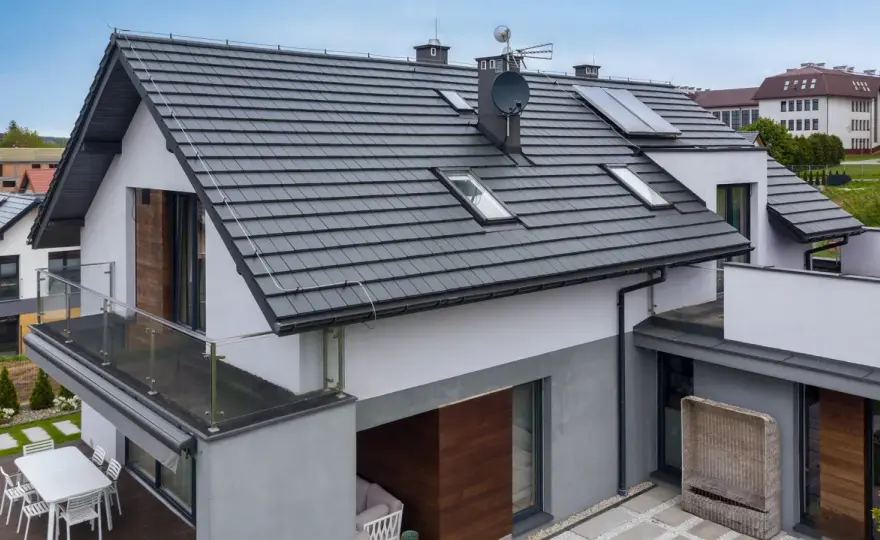 Dachówka Domino: Ceny i koszty pokrycia dachu ceramicznego