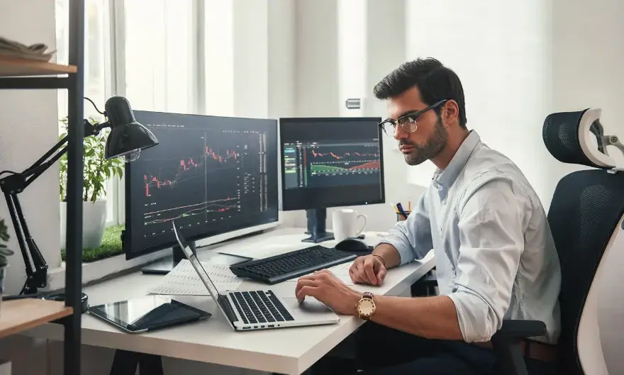Jaki monitor do biura – wybierz najlepszy model dla komfortu pracy