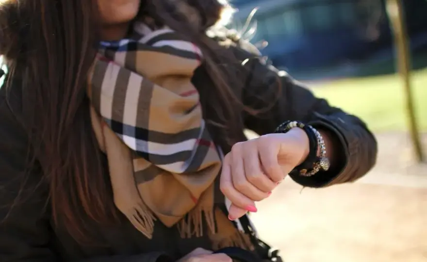 Jak rozpoznać oryginał szalika Burberry i uniknąć podróbek