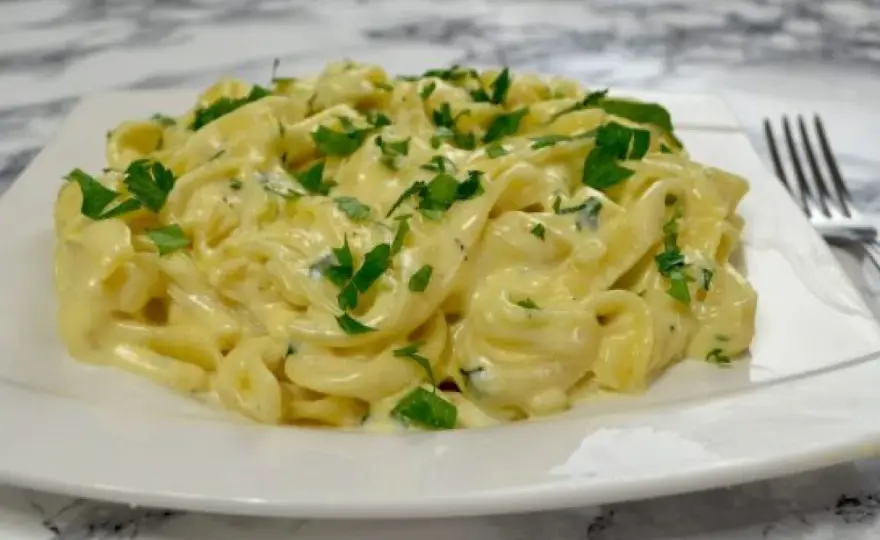 Spaghetti z sosem serowym – proste przepisy, które pokochasz