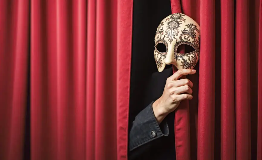 Scena Pełna Hazardu: Co Łączy Kasyno i Teatr?