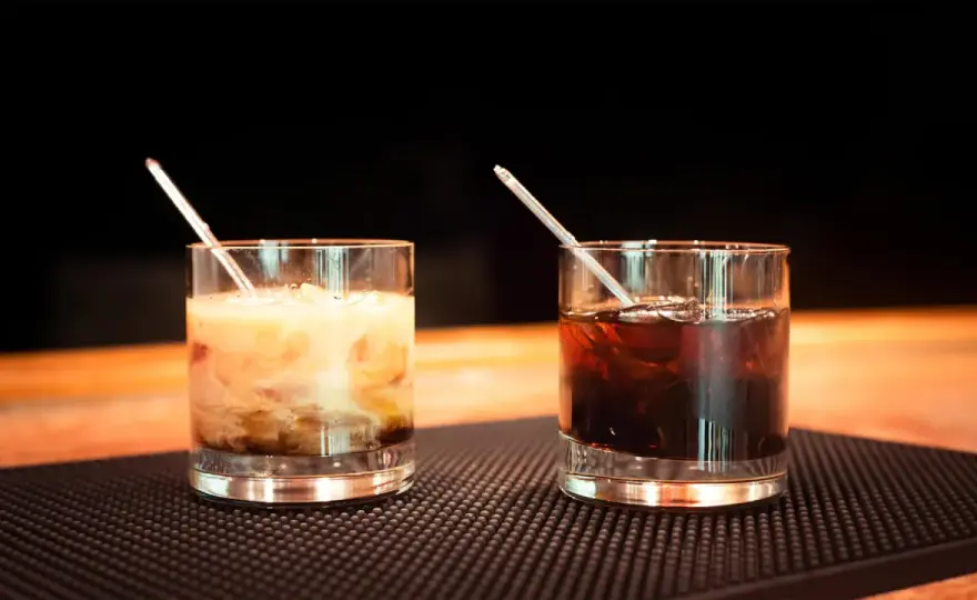 Najlepsze drinki z likierem kawowym i mlekiem, które musisz spróbować