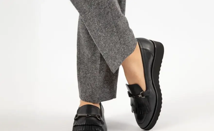 Jakie buty do chinosów damskich? 10 stylowych propozycji