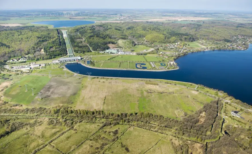 Jak działa elektrownia wodna Żarnowiec? Poznaj jej tajemnice i funkcje