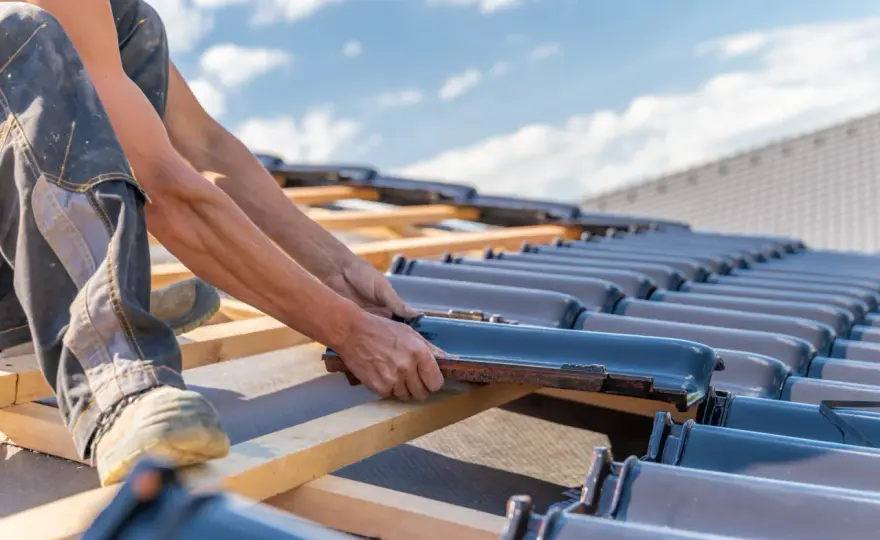 Jak kłaść dachówkę ceramiczną: uniknij najczęstszych błędów