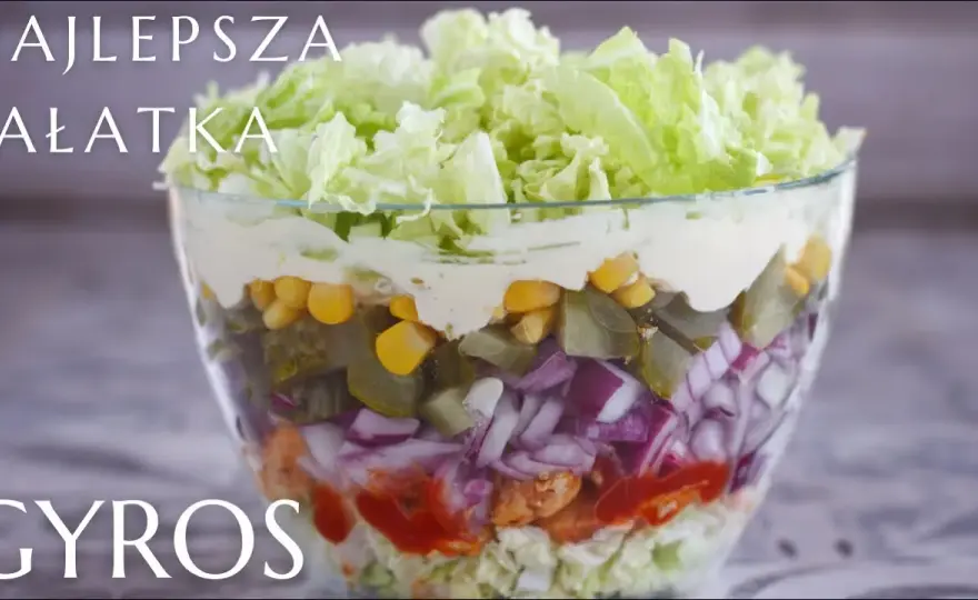 Co jest potrzebne do sałatki gyros? Sprawdź składniki i porady