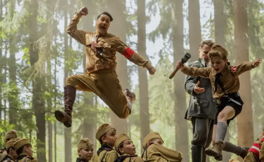 Film Jojo: Kontrowersyjna komedia o nazizmie, która wzrusza