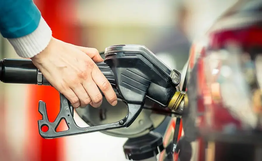 Ile przejedzie diesel na benzynie i jakie niesie to ryzyko?