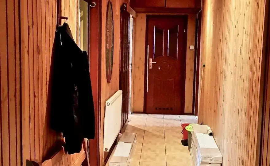 Jak zerwać boazerię bezpiecznie - 5 prostych kroków do czystej ściany