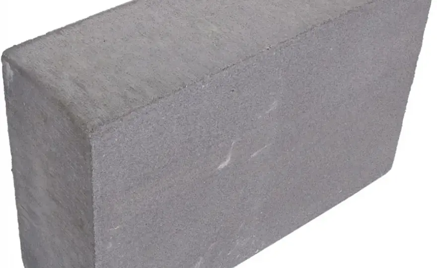 Jaką zaprawę wybrać do bloczków betonowych fundamentowych? Praktyczne porady