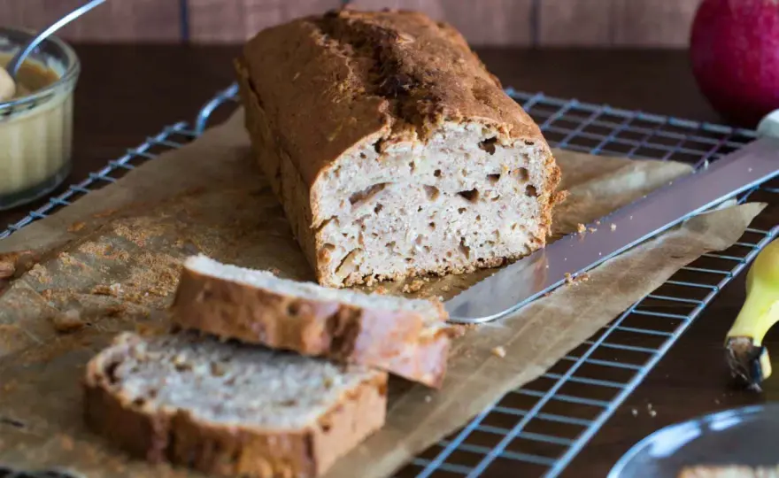 Przepis na chlebek bananowy z jabłkami - soczysty i aromatyczny