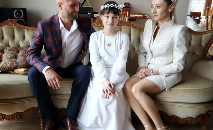 Co ubrać na chrzest swojego dziecka: elegancki strój dla rodziców dziecka