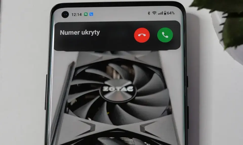 Telefon wyświetla powiadomienie o połączeniu z numeru ukrytego. Chciałbym, żeby to się już skończyło, bo to irytujące.