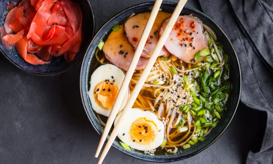 Ramen: Jak smakuje? Od umami po Tonkotsu pełny przewodnik