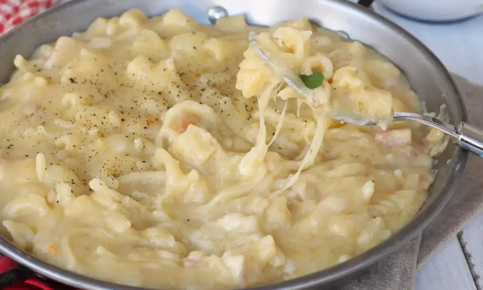 Pasta e Patate con Provola: Ricetta Cremosa Tradizionale Napoletana