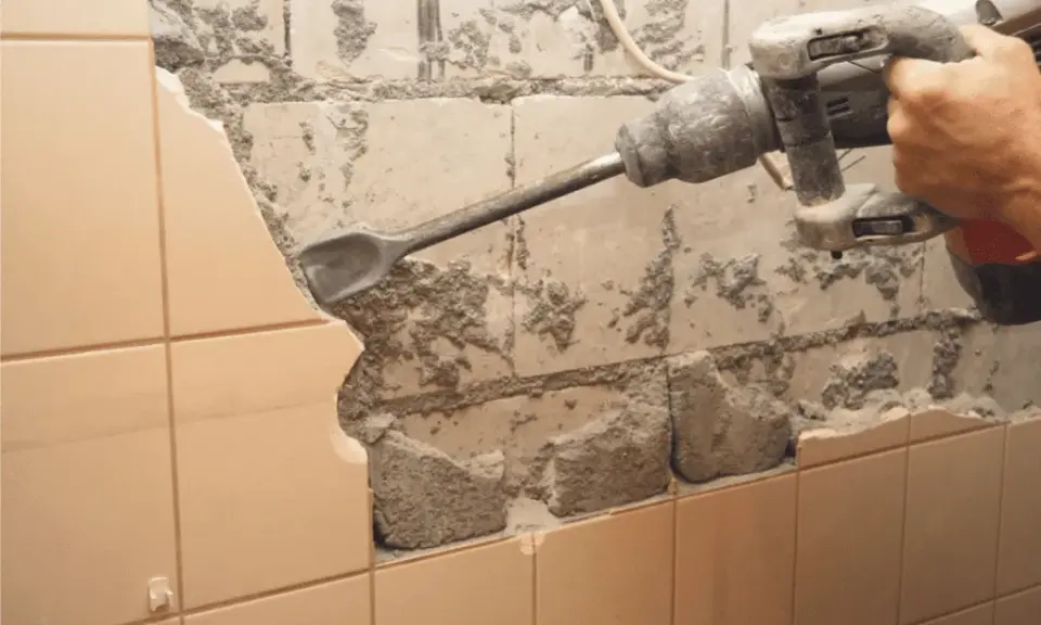 Skuwanie płytek: Poradnik DIY. Zrób to sam i oszczędź na remoncie!