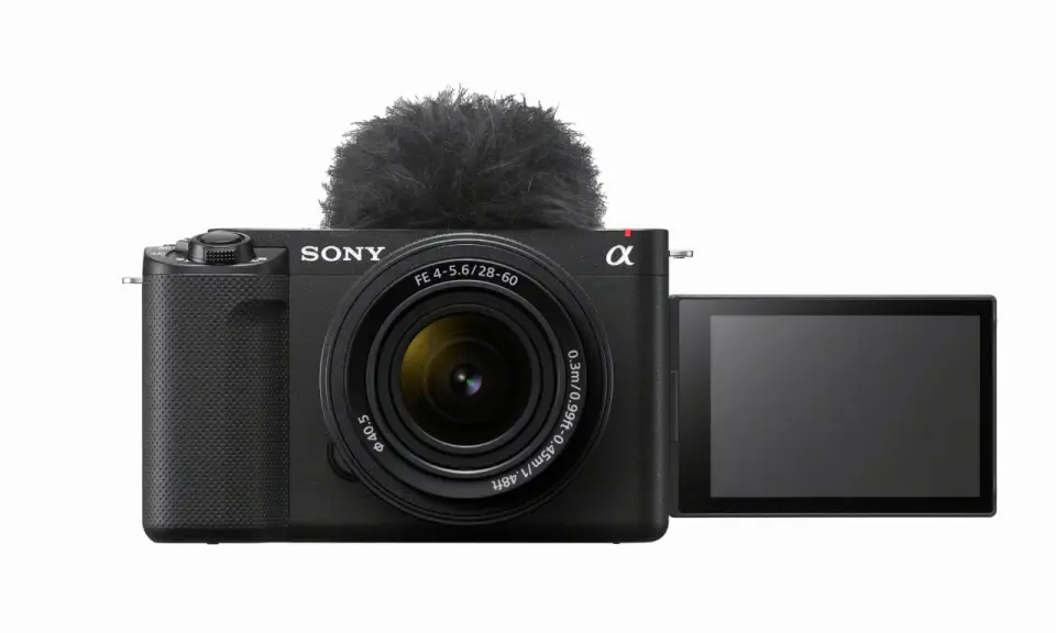 Czarny aparat Sony Alpha z obiektywem i futrzanym mikrofonem. Idealny do vlogowania, model zve1.
