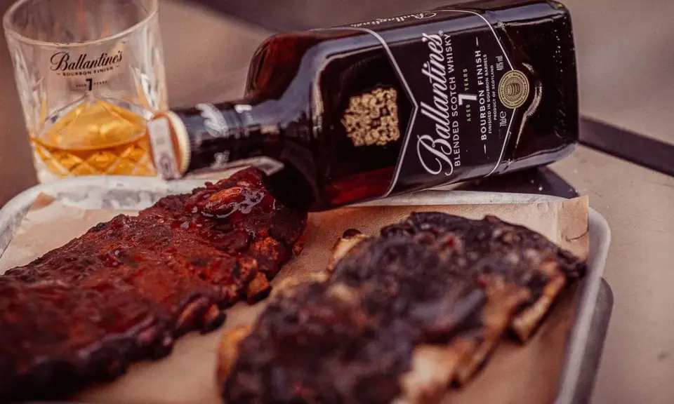 Co do whisky na zagryzkę? Odkryj idealne połączenia smaków