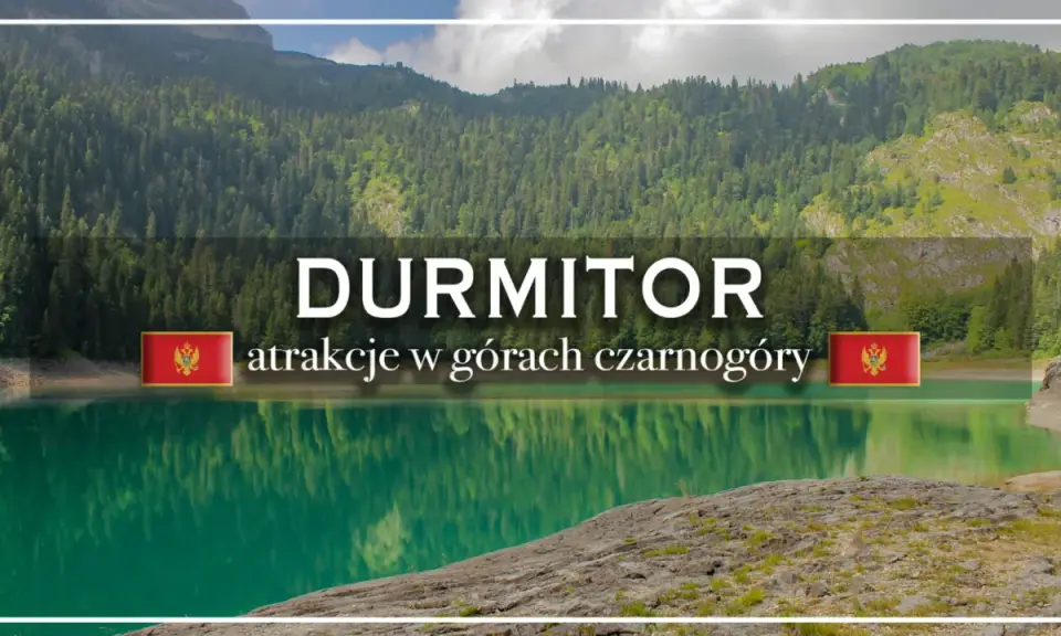 Jezioro w Durmitor National Park, Czarnogóra. Woda odbija gęsty las i skaliste zbocza.
