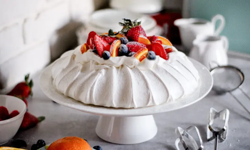 Pavlova perfetta: ricetta, trucchi e varianti per un dolce da sogno