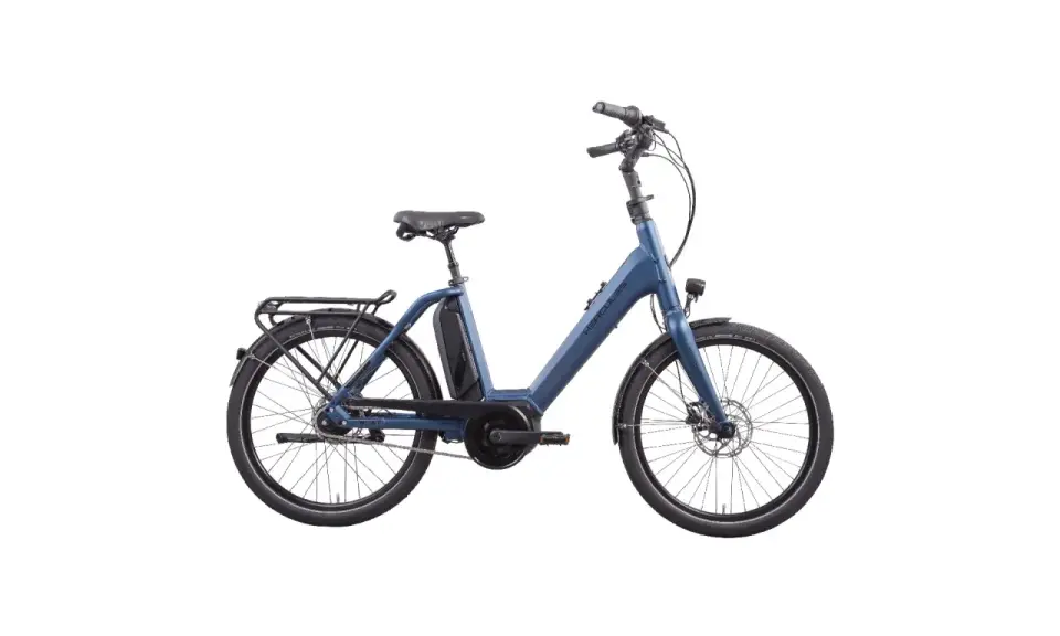 Hercules Futura Compact R8 24 Zoll: Ein schickes blaues E-Bike mit Gepäckträger und Akku, bereit für den Test.