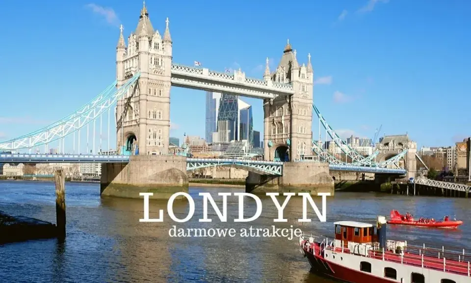 Tower Bridge w Londynie, idealne miejsce na odkrywanie darmowe atrakcje. Widok na Tamizę z łodziami i nowoczesnymi budynkami w tle.