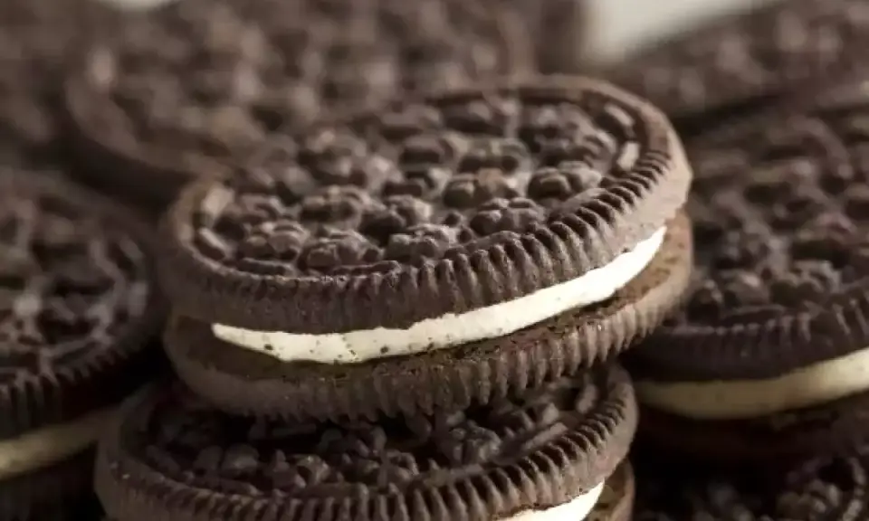 Des biscuits Oreo empilés, parfaits pour une recette gourmande.