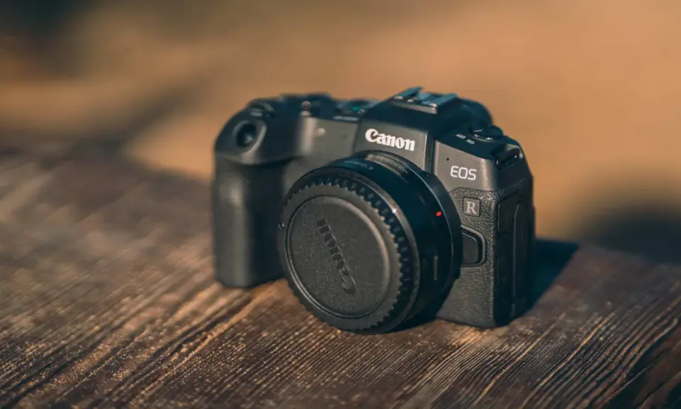 Lustrzanka Canon 2025: Czy warto? Wybierz idealny model!