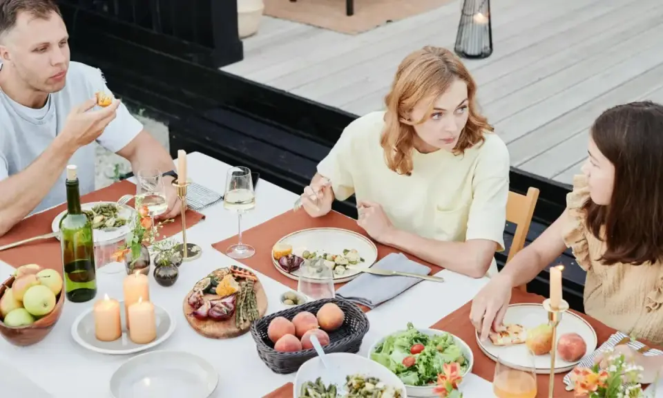 Jakie przekąski do wina? Odkryj idealne połączenia smaków
