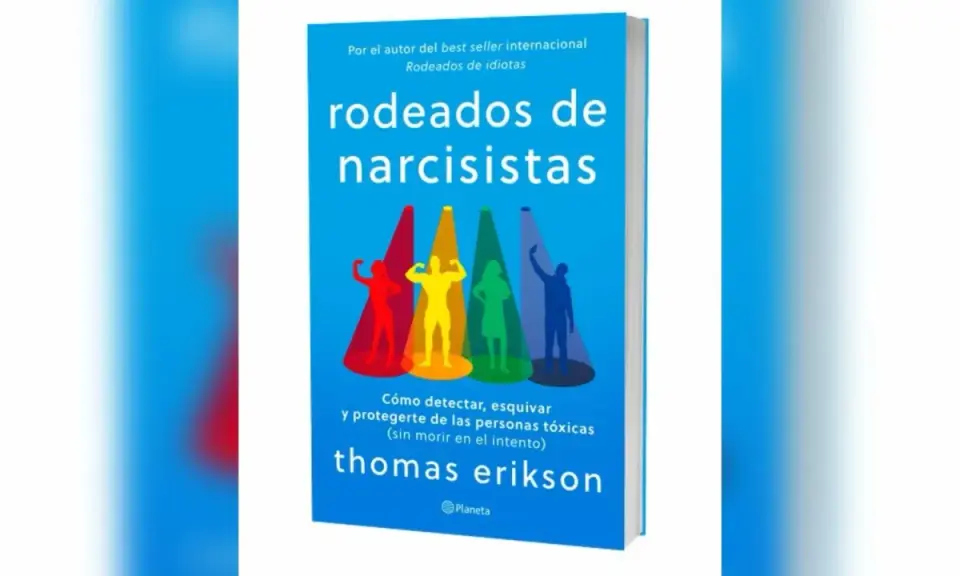 Libro "Rodeados de narcisistas" de Thomas Erikson. Ilustra cómo identificar y lidiar con personas tóxicas, útil para quienes enfrentan familias narcisistas.