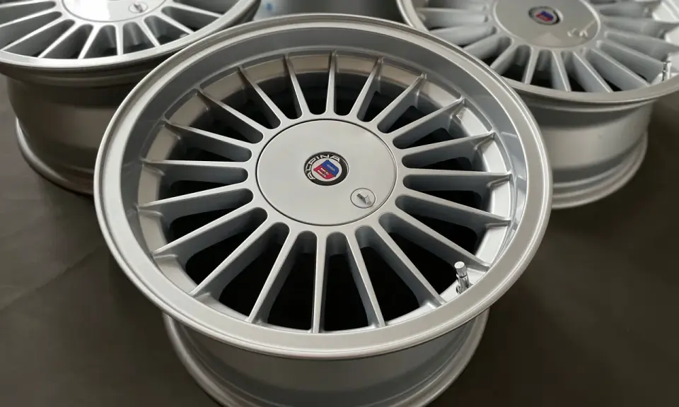 Felgi do BMW E34: Jak wybrać kultowe wzory i uniknąć błędów?