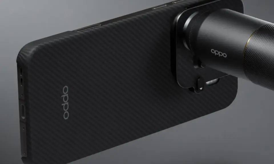 Czarny telefon Oppo z nakładką imitującą włókno węglowe i doczepionym obiektywem. Czy to ten, który telefon ma najlepszy aparat?