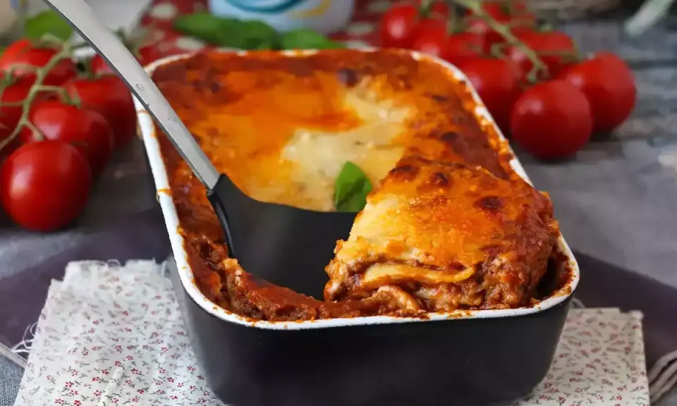 Lasagne z surowym makaronem: Czas pieczenia i sekrety idealnej!