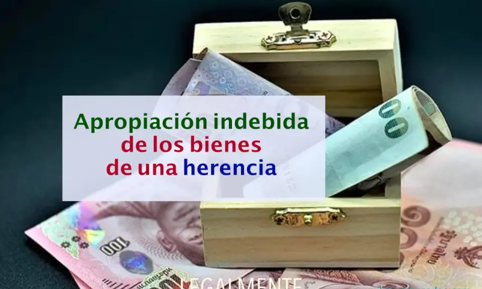 Caja de madera con billetes. Apropiación indebida de los bienes de una herencia es delito.