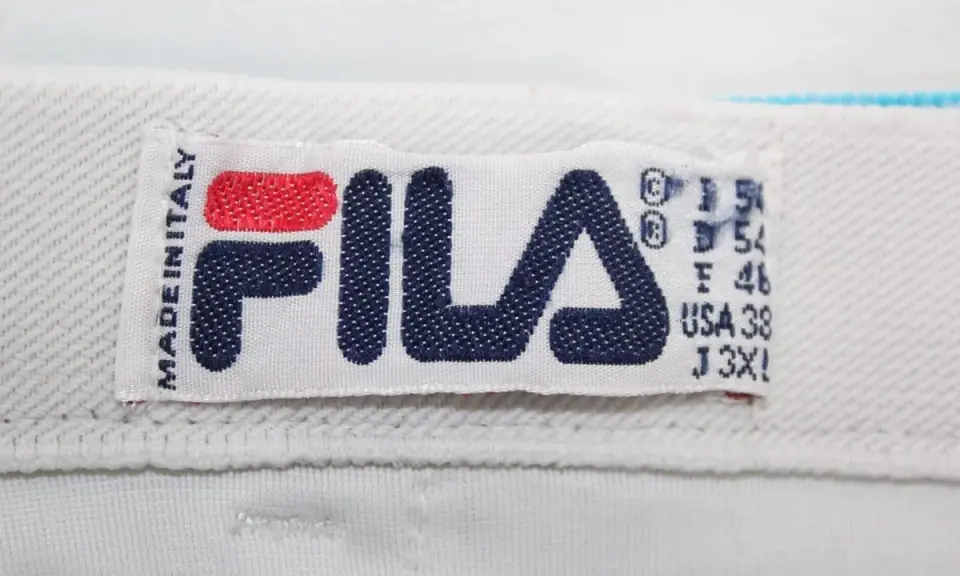 Oryginalna metka Fila z napisem "MADE IN ITALY" i rozmiarem J 3XL.